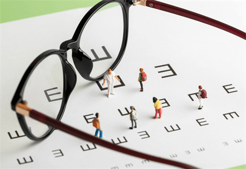 近视眼镜的样子图解